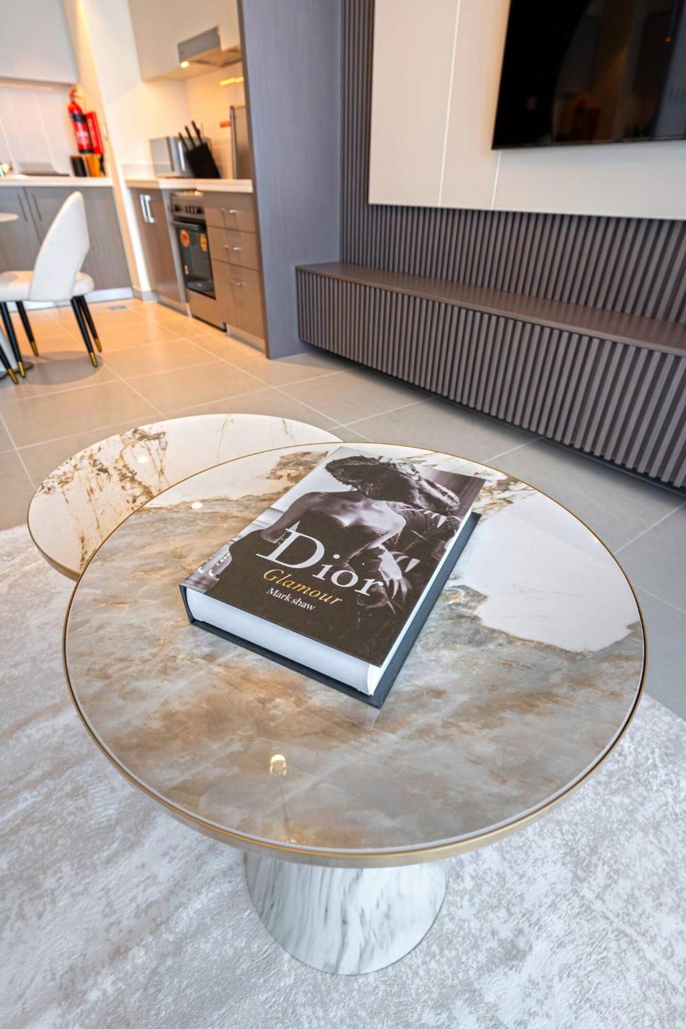 Downtown Flat Burj Khalifaoperametro-sleeps 3! شقة دبي