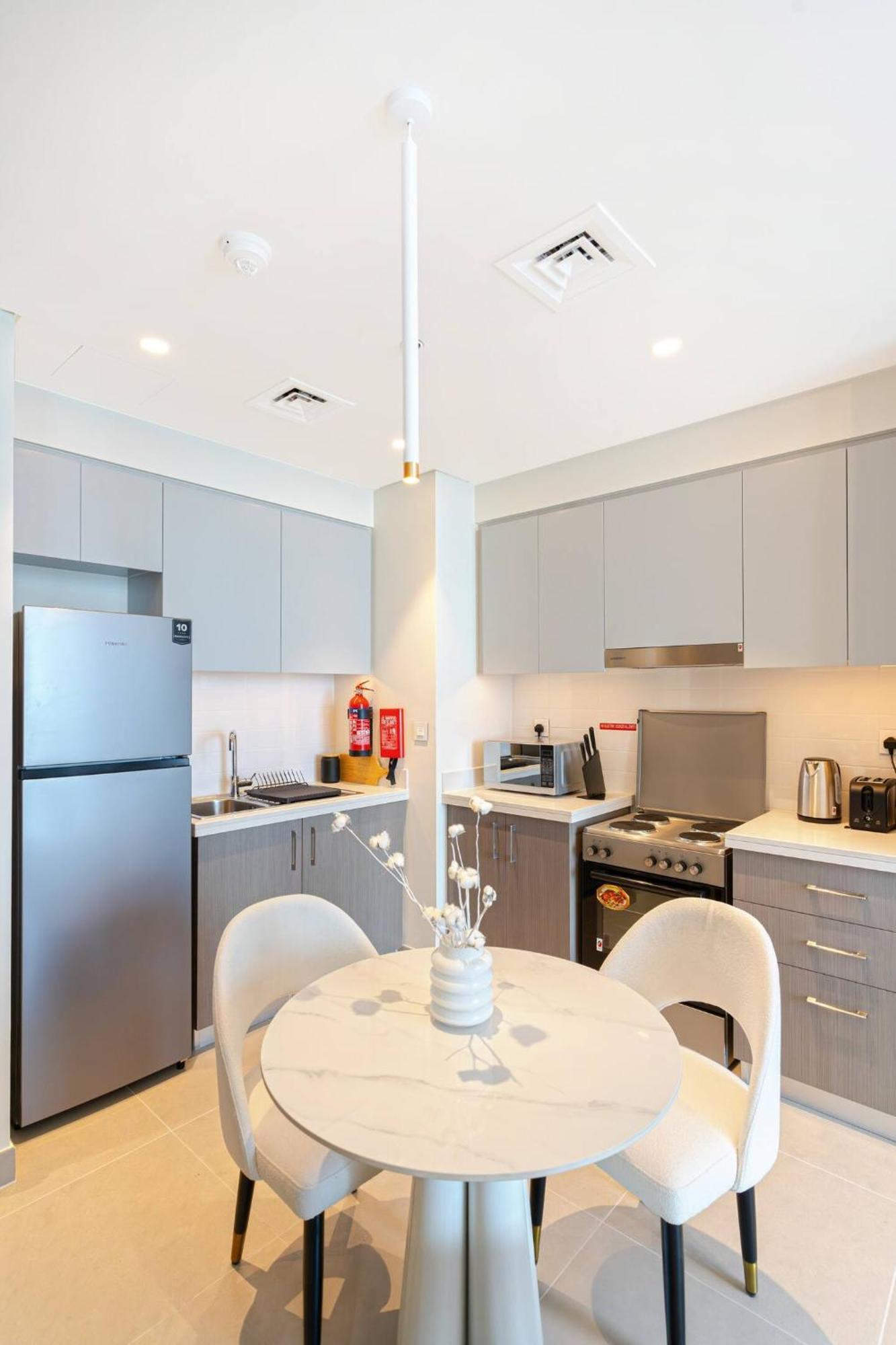 Downtown Flat Burj Khalifaoperametro-sleeps 3! Дубай