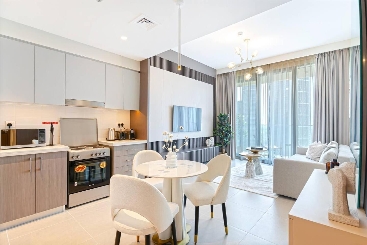 Downtown Flat Burj Khalifaoperametro-sleeps 3! Дубай